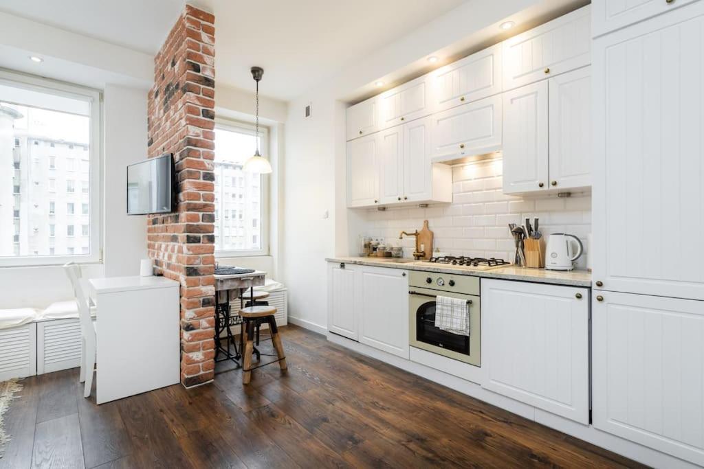 Chmielna Studio, Railway Station Apartment *