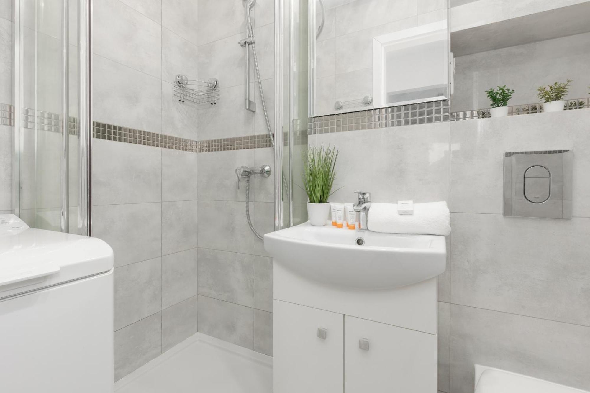 Apartment Center Chmielna 100 *