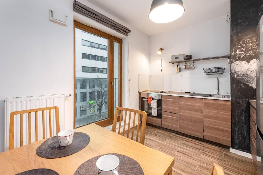 Superapart Okrzei 25 *