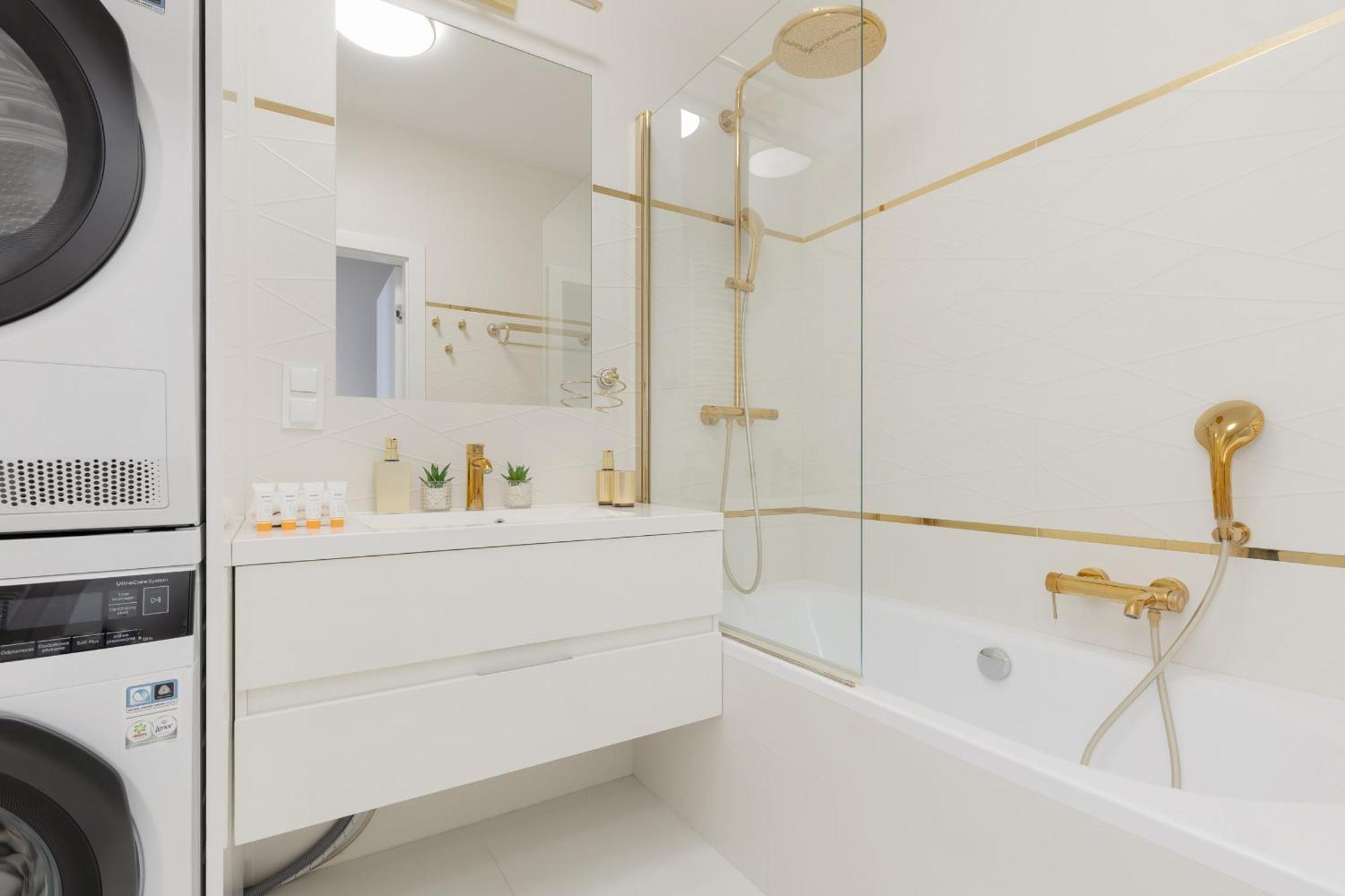 Apartment Zoliborz Artystyczny With Terrace & Parking By Renters Warsaw