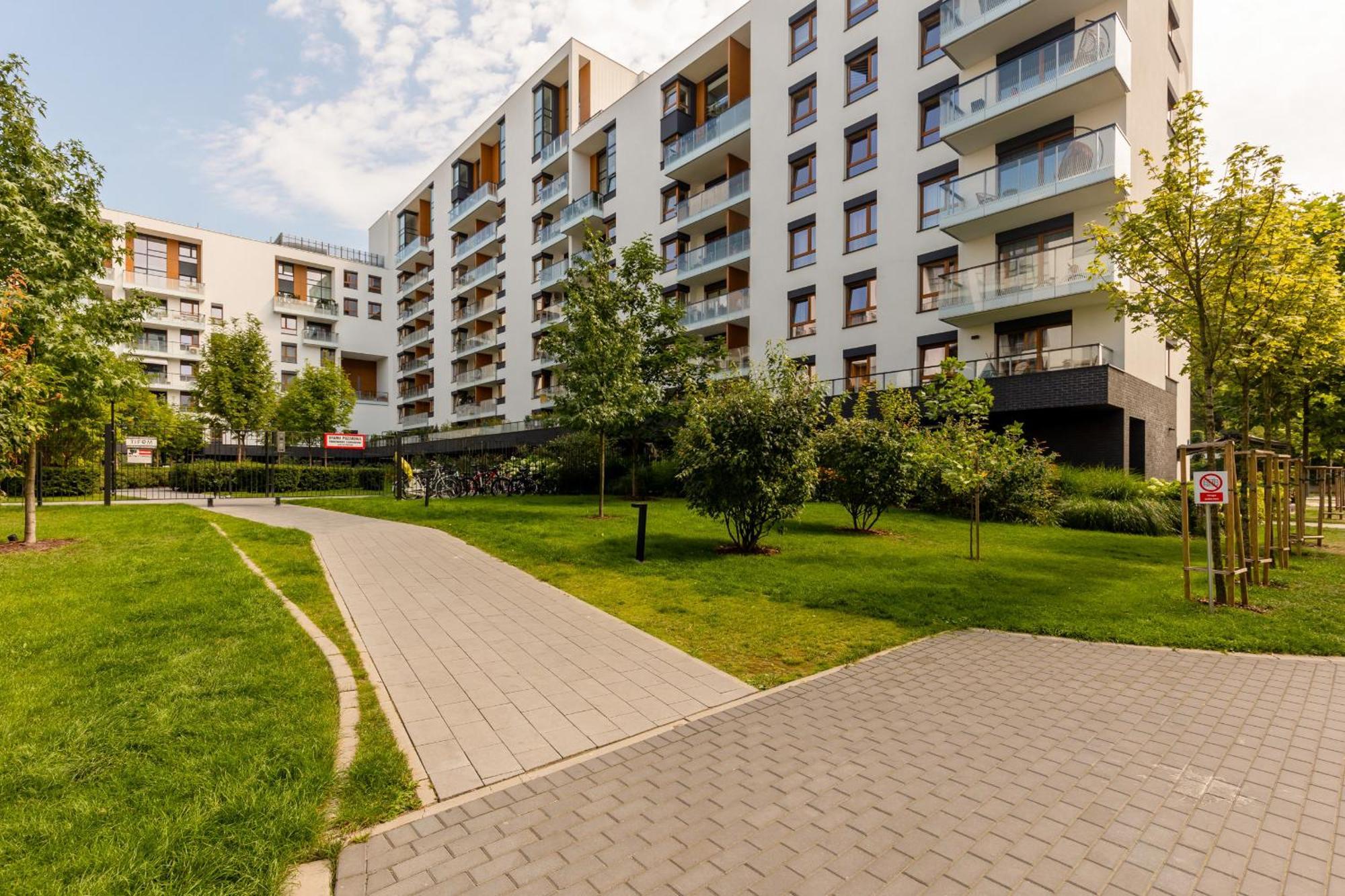 Apartment Zoliborz Artystyczny With Terrace & Parking By Renters
