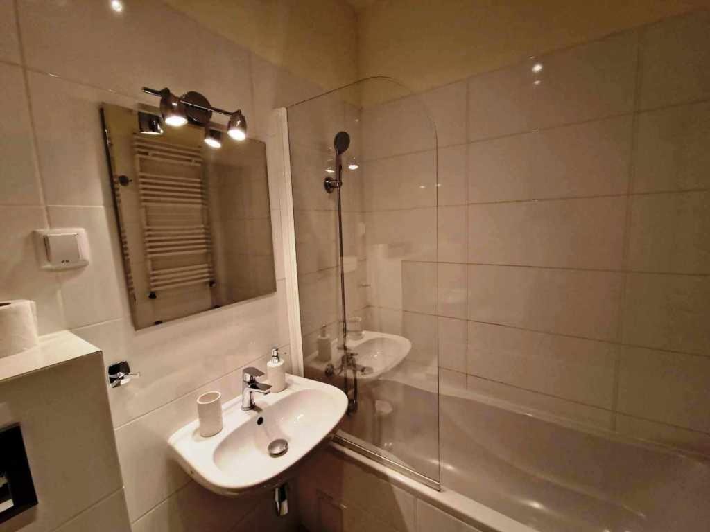 Great Apart Kabaty