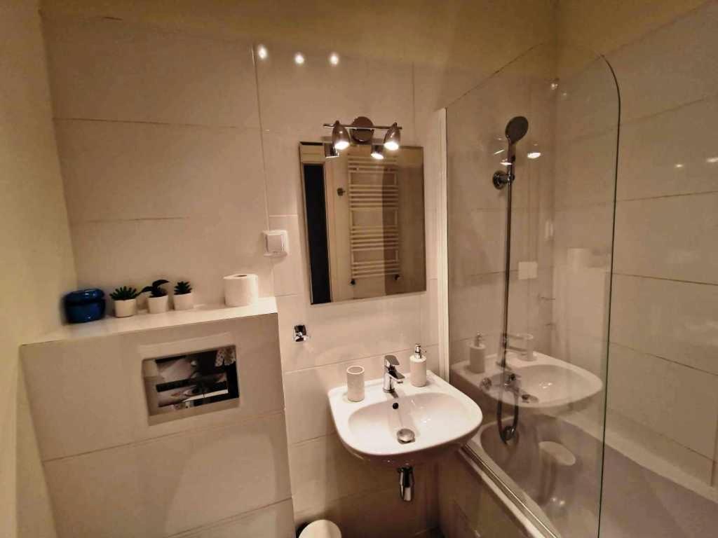 Great Apart Kabaty * Warsaw