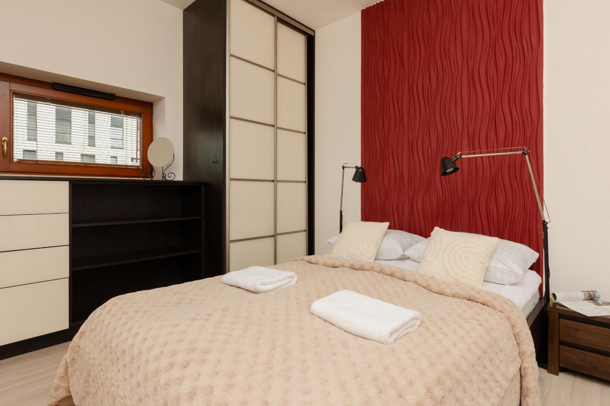 Woronicza With Balcony In Warsaw's Mokotow By Renters