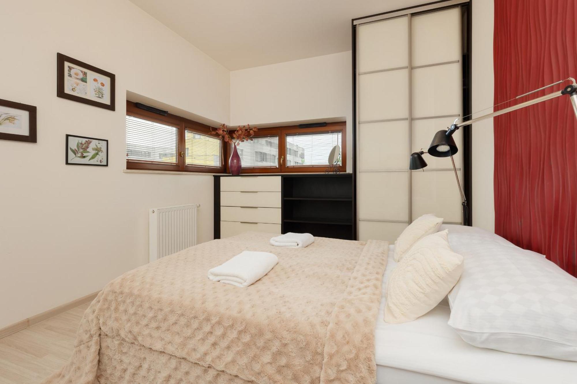 Apartment Woronicza With Balcony In Warsaw's Mokotow By Renters
