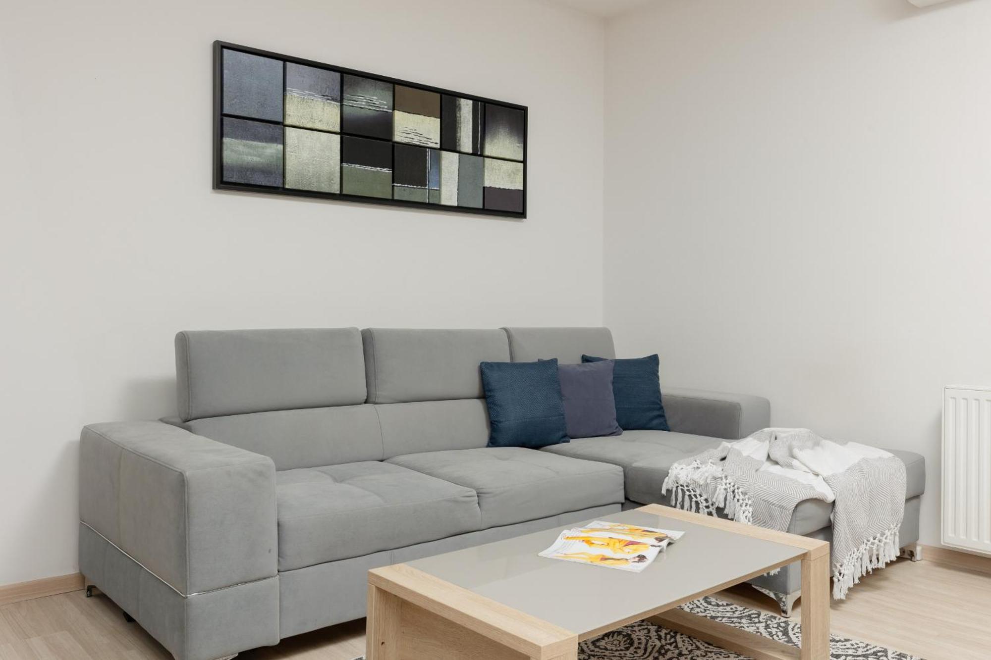 Woronicza With Balcony In Warsaw's Mokotow By Renters Apartment