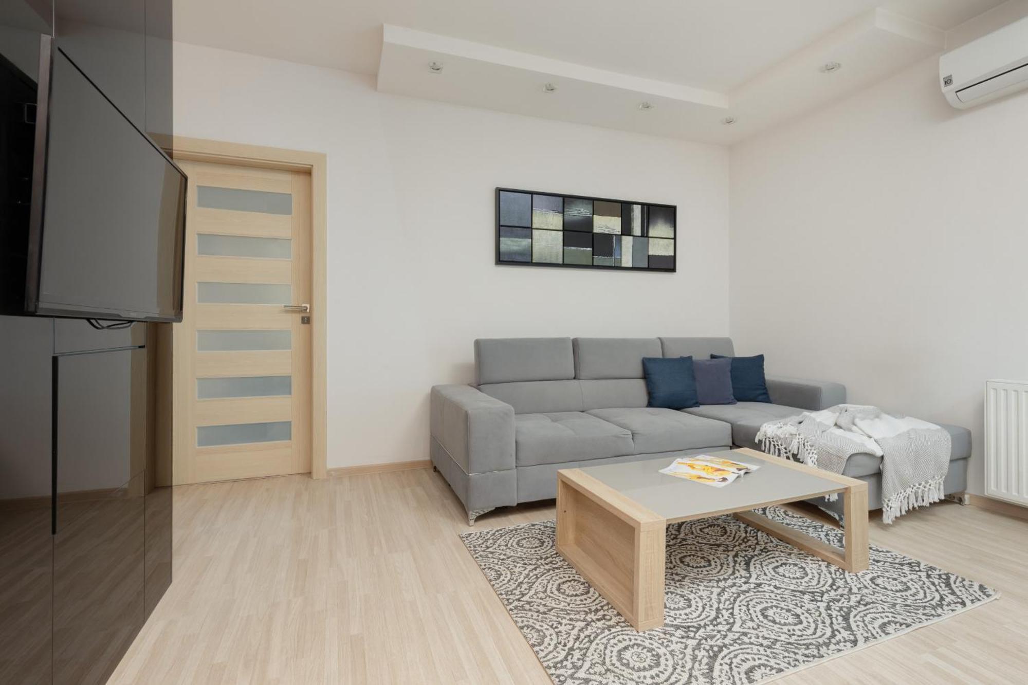 Apartment Woronicza With Balcony In Warsaw's Mokotow By Renters