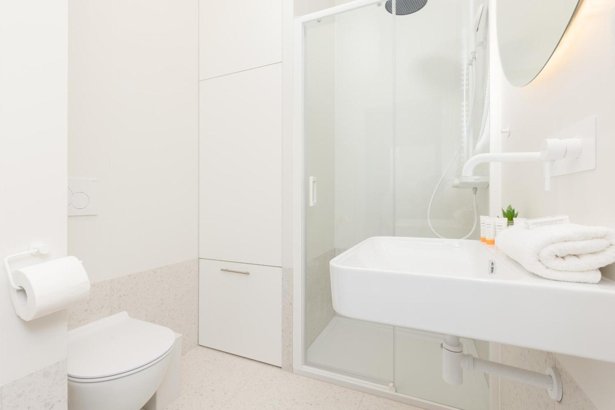 Apartment Bright 2-bedroom By Renters Warsaw
