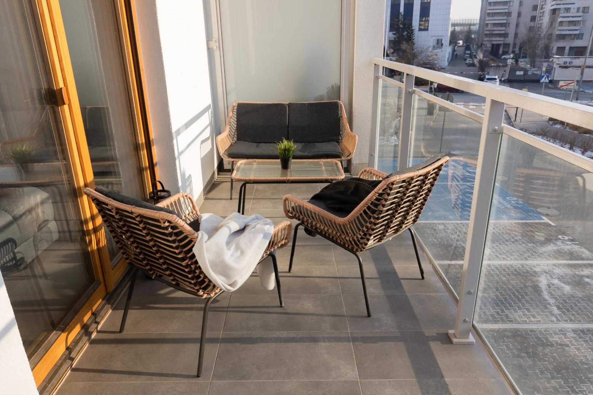 Beautiful Apartament Bobrowiecka With Balcony By Renters