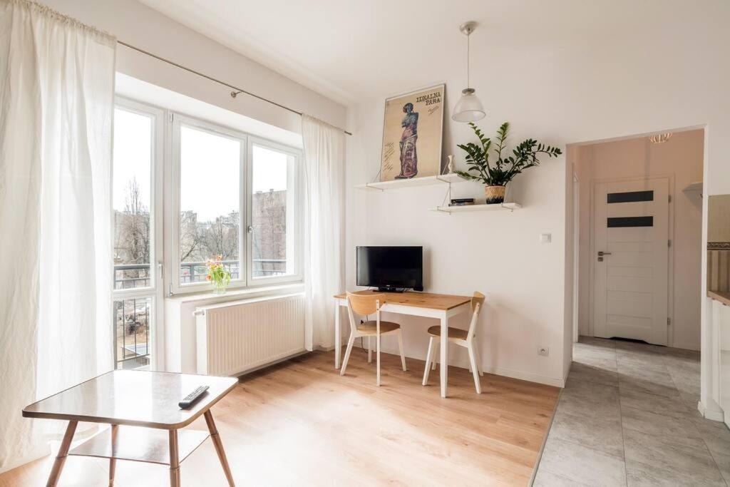 Cozy Flat Near Metro Szwedzka *