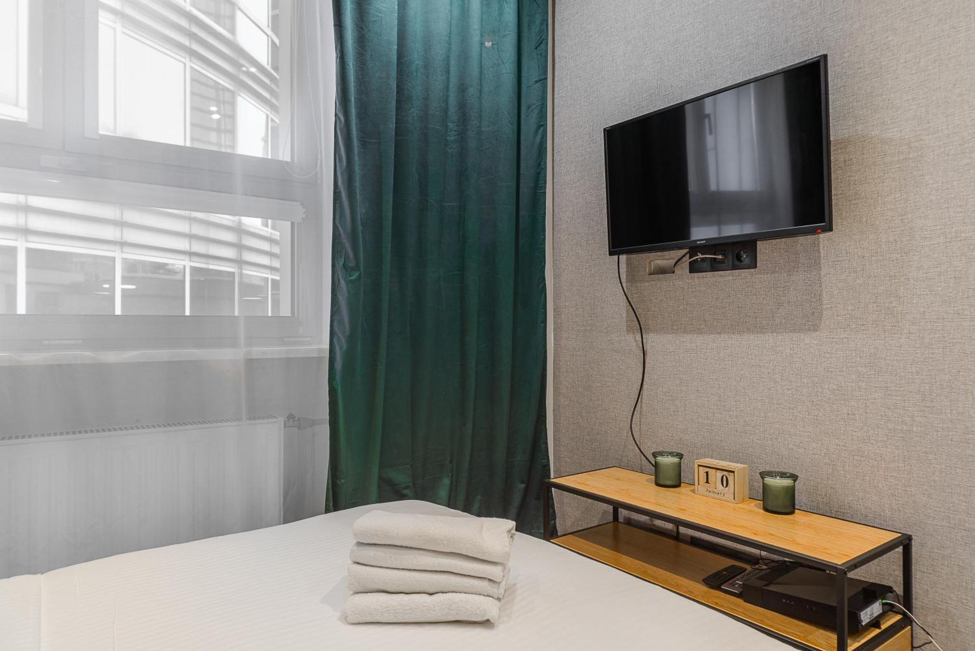 Lumina Modern Rondo Onz Apartment