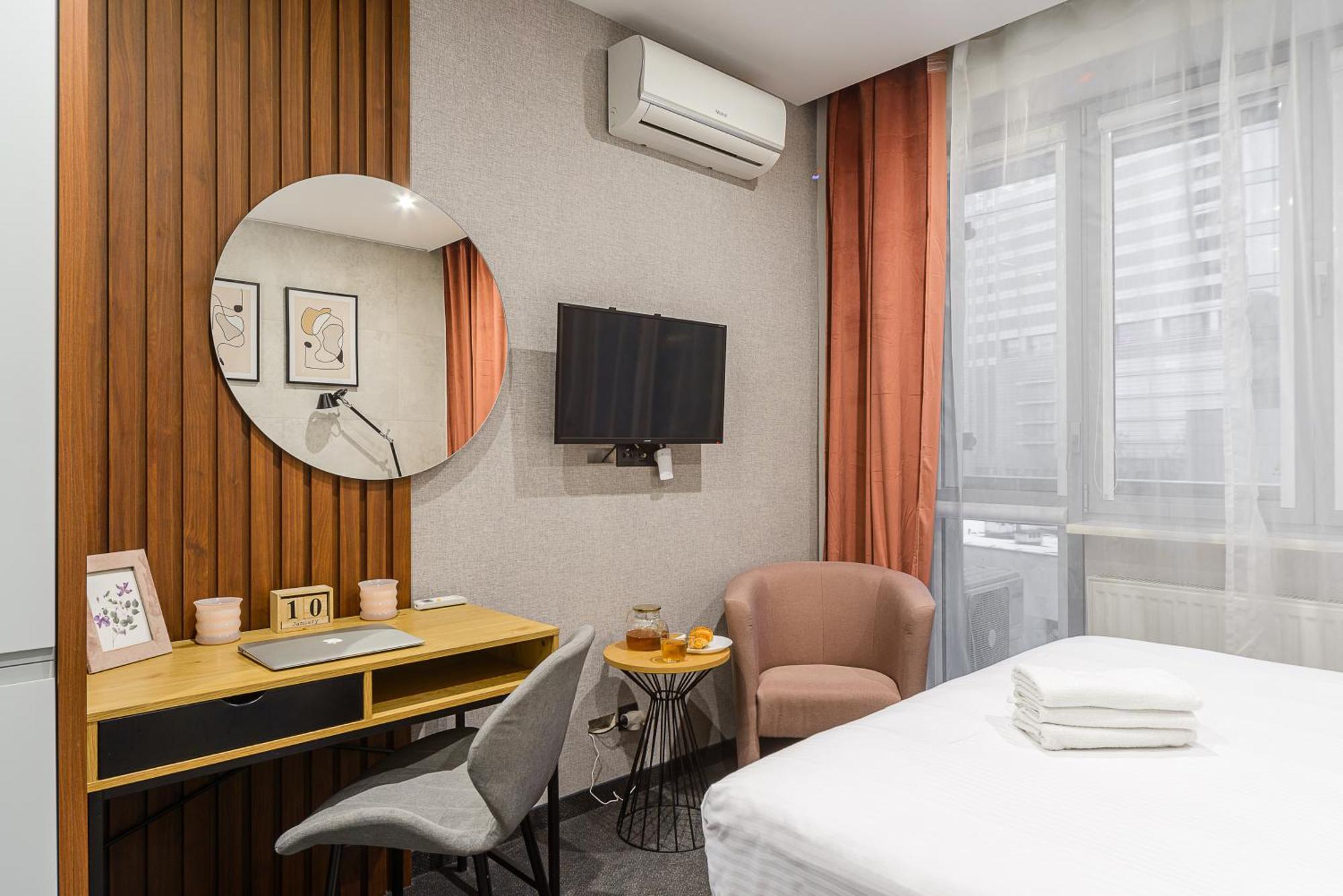 Lumina Modern Rondo Onz Apartment *