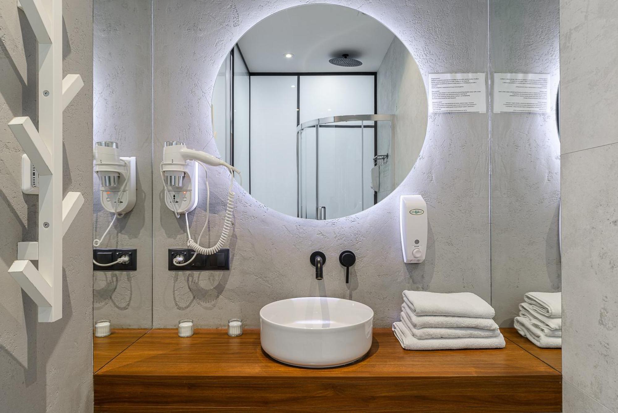 Lumina Modern Rondo Onz Apartment *