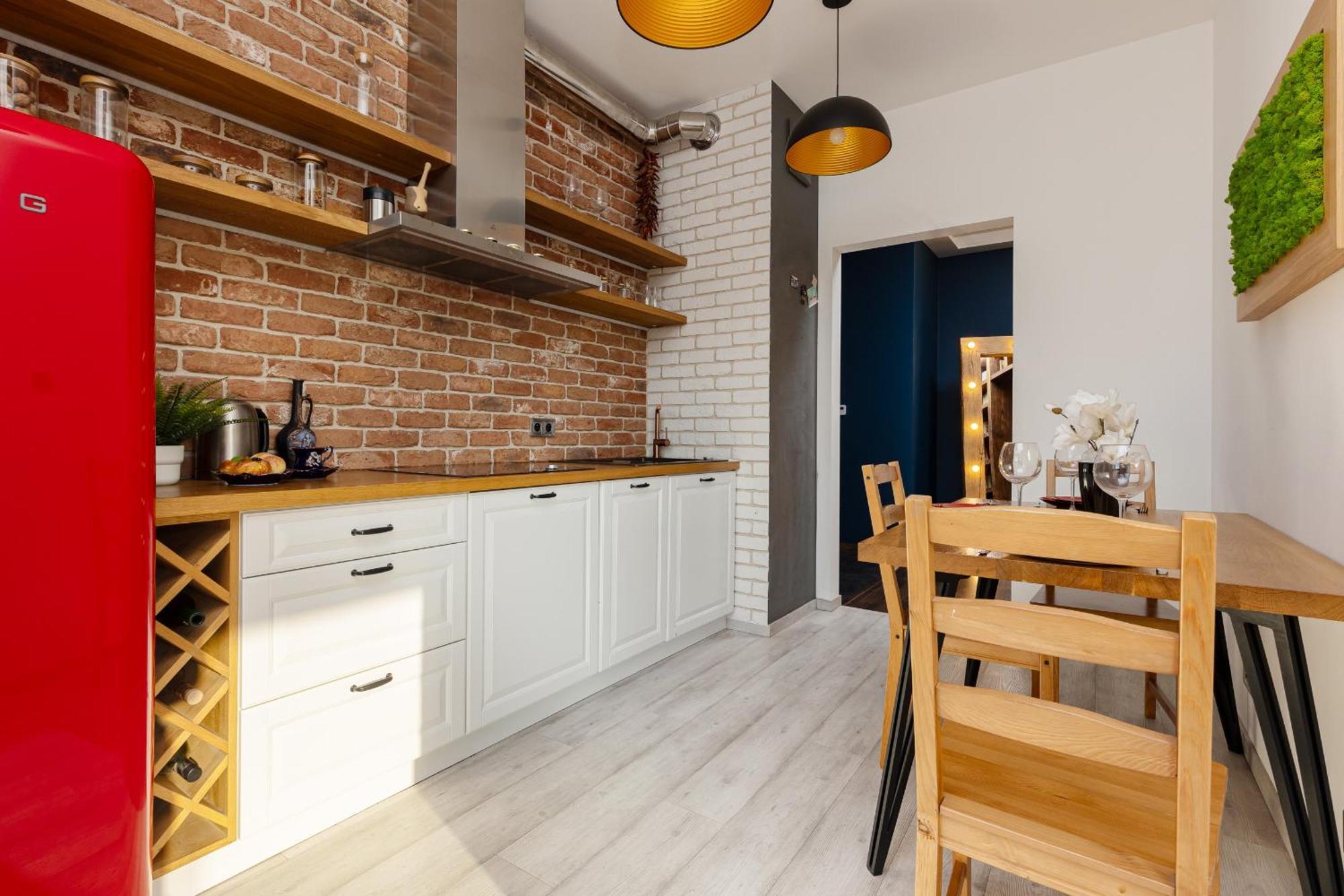Emerald With Parking By Renters Apartment *