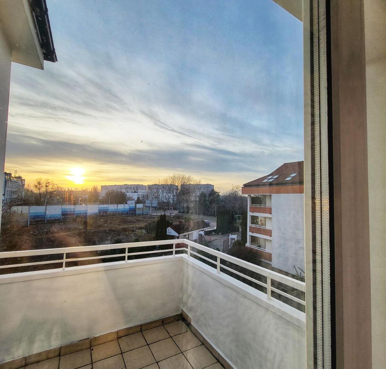 Przy Alejach Jerozolimskich Apartment *