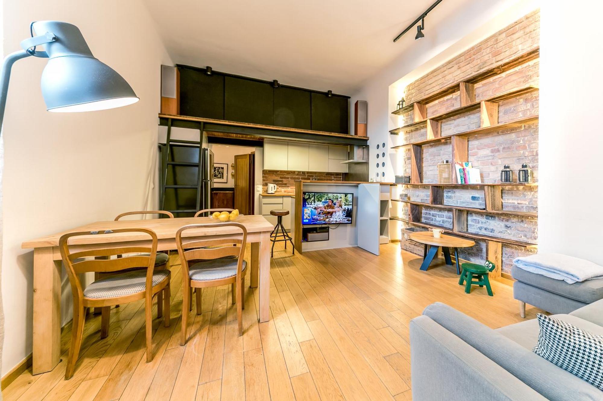 Apartment Concierge Metro Loft