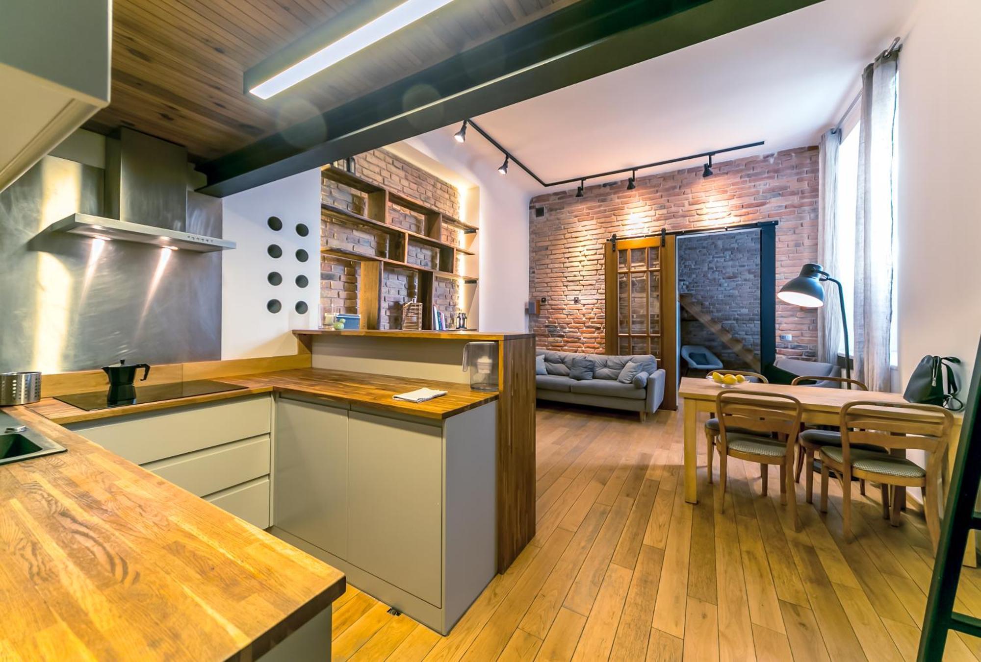 Concierge Metro Loft Apartment