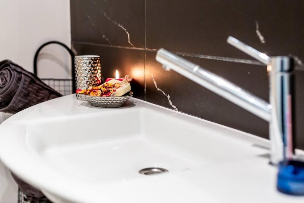 Elegant And Cozy In The Amazing Part Of Downtown Apartment Warsaw