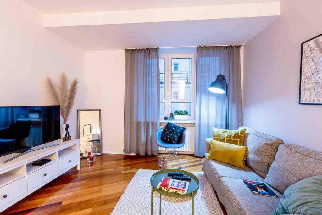 Elegant And Cozy In The Amazing Part Of Downtown *