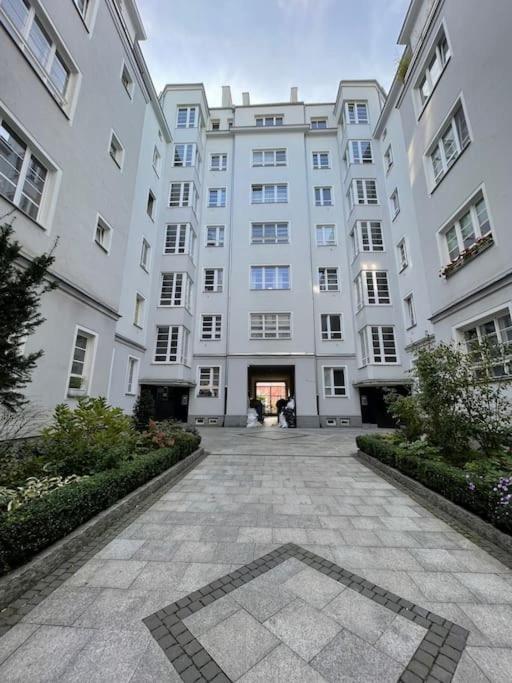 Elegant And Cozy In The Amazing Part Of Downtown