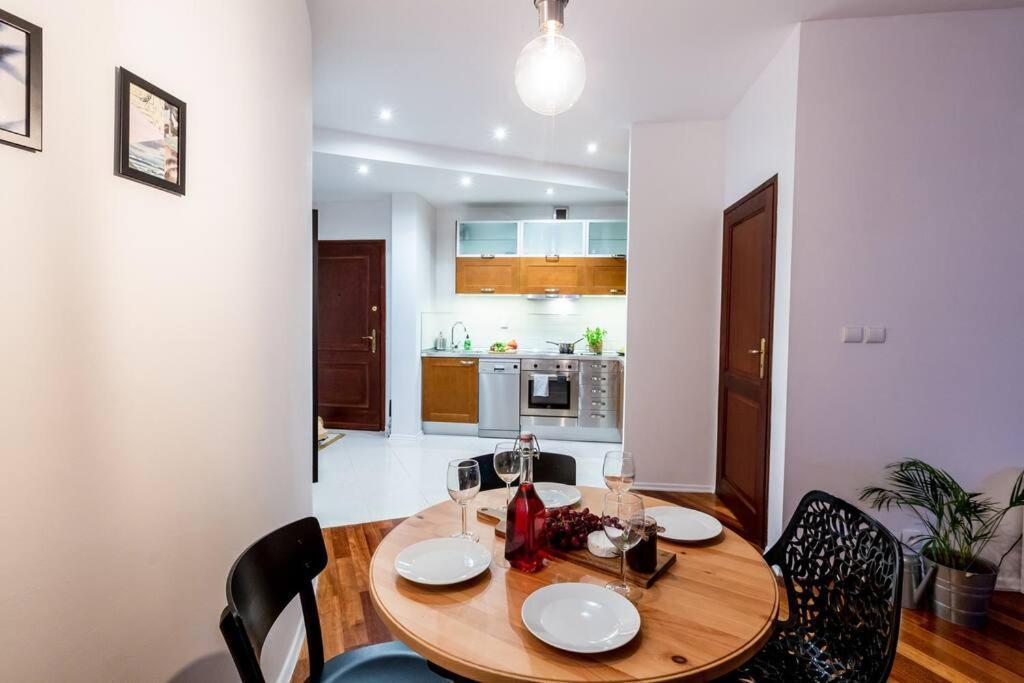 Elegant And Cozy In The Amazing Part Of Downtown *