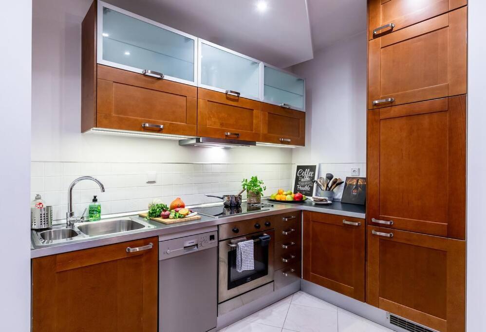 Elegant And Cozy In The Amazing Part Of Downtown Varsóvia