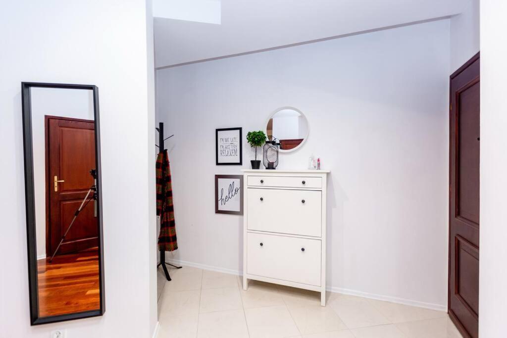 Elegant And Cozy In The Amazing Part Of Downtown Apartment Warsaw