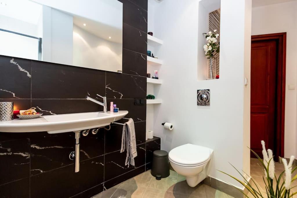 Elegant And Cozy In The Amazing Part Of Downtown * Warsaw