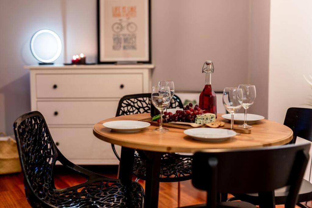Elegant And Cozy In The Amazing Part Of Downtown