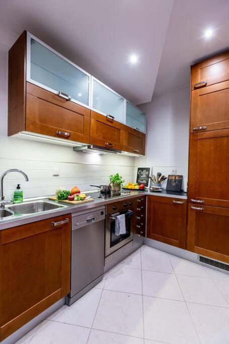 Elegant And Cozy In The Amazing Part Of Downtown