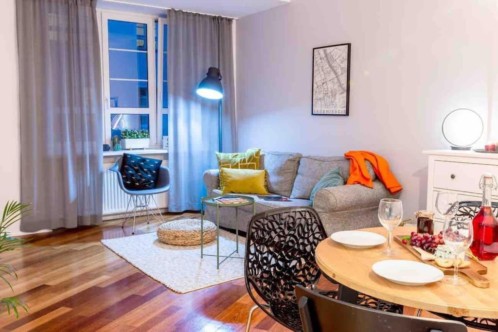 Elegant And Cozy In The Amazing Part Of Downtown