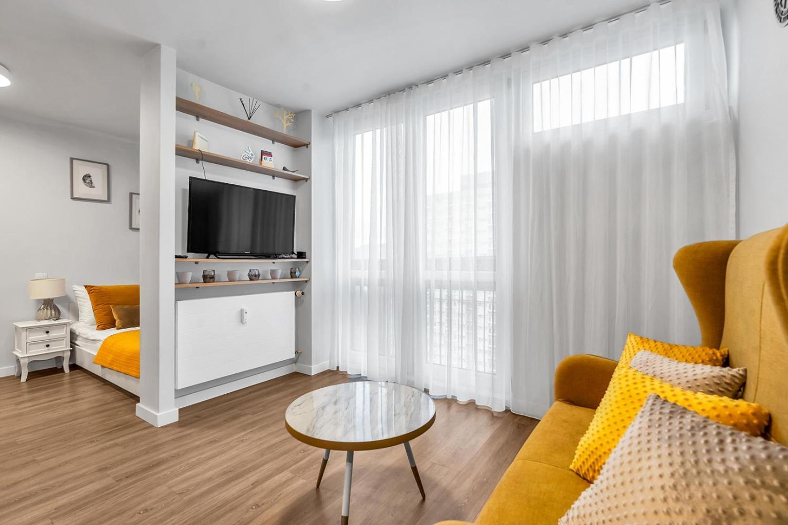 Apartment Park Mirowski Yellow Warsaw