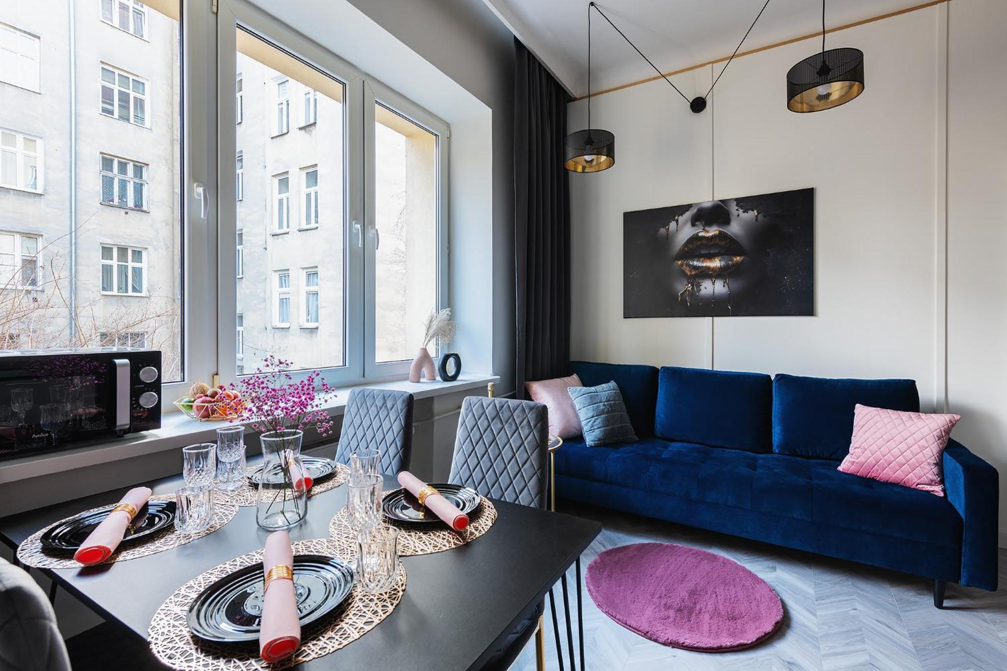 Stylish In The Center By Renters Apartment
