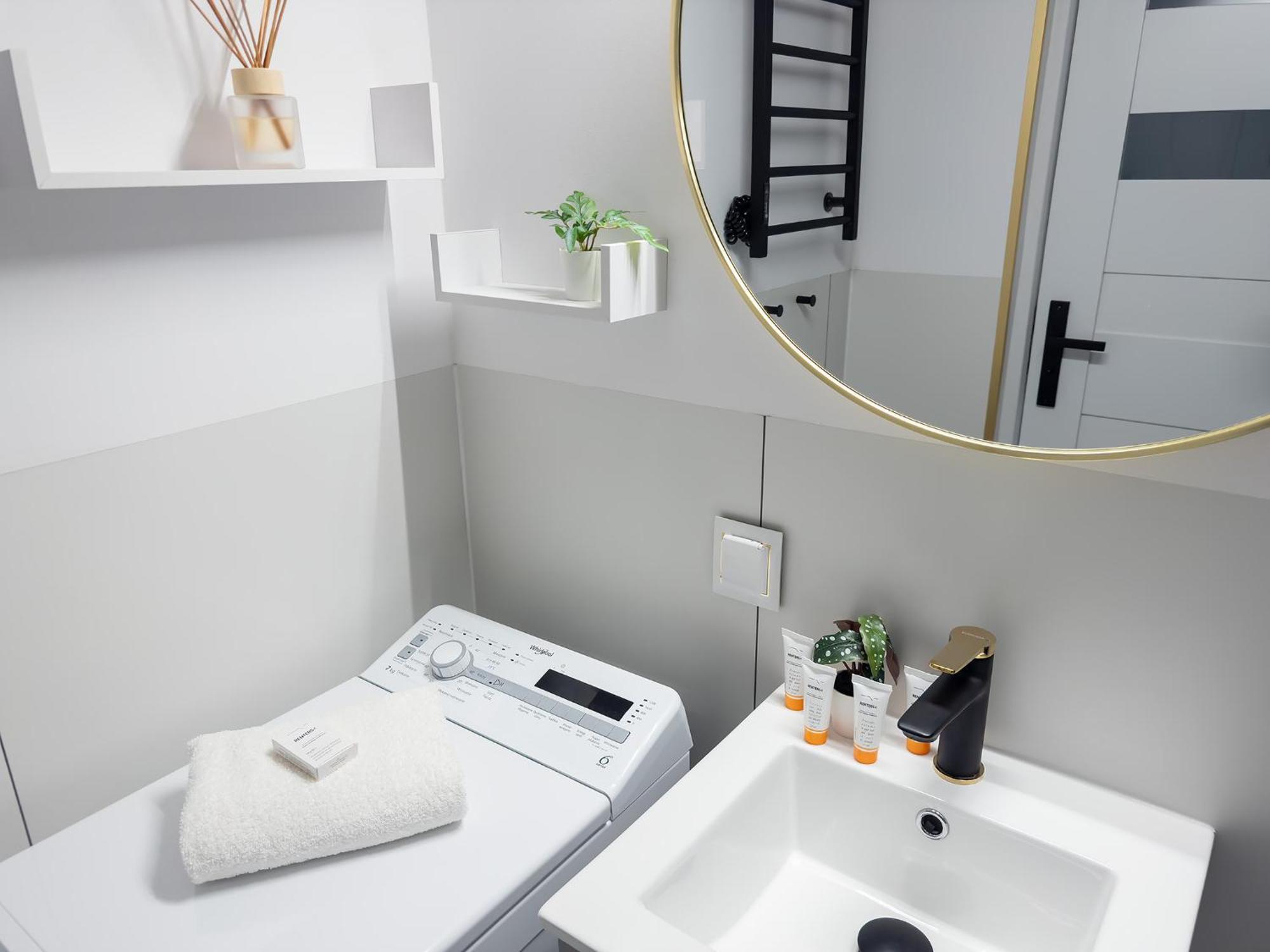 Stylish In The Center By Renters