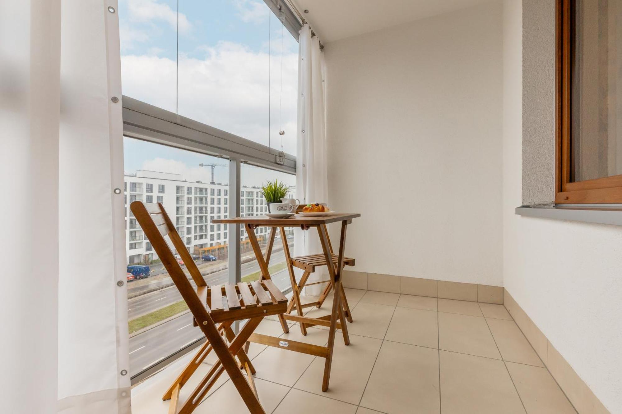 Lazurowa Street Parking & Balcony By Renters Apartamento Varsóvia