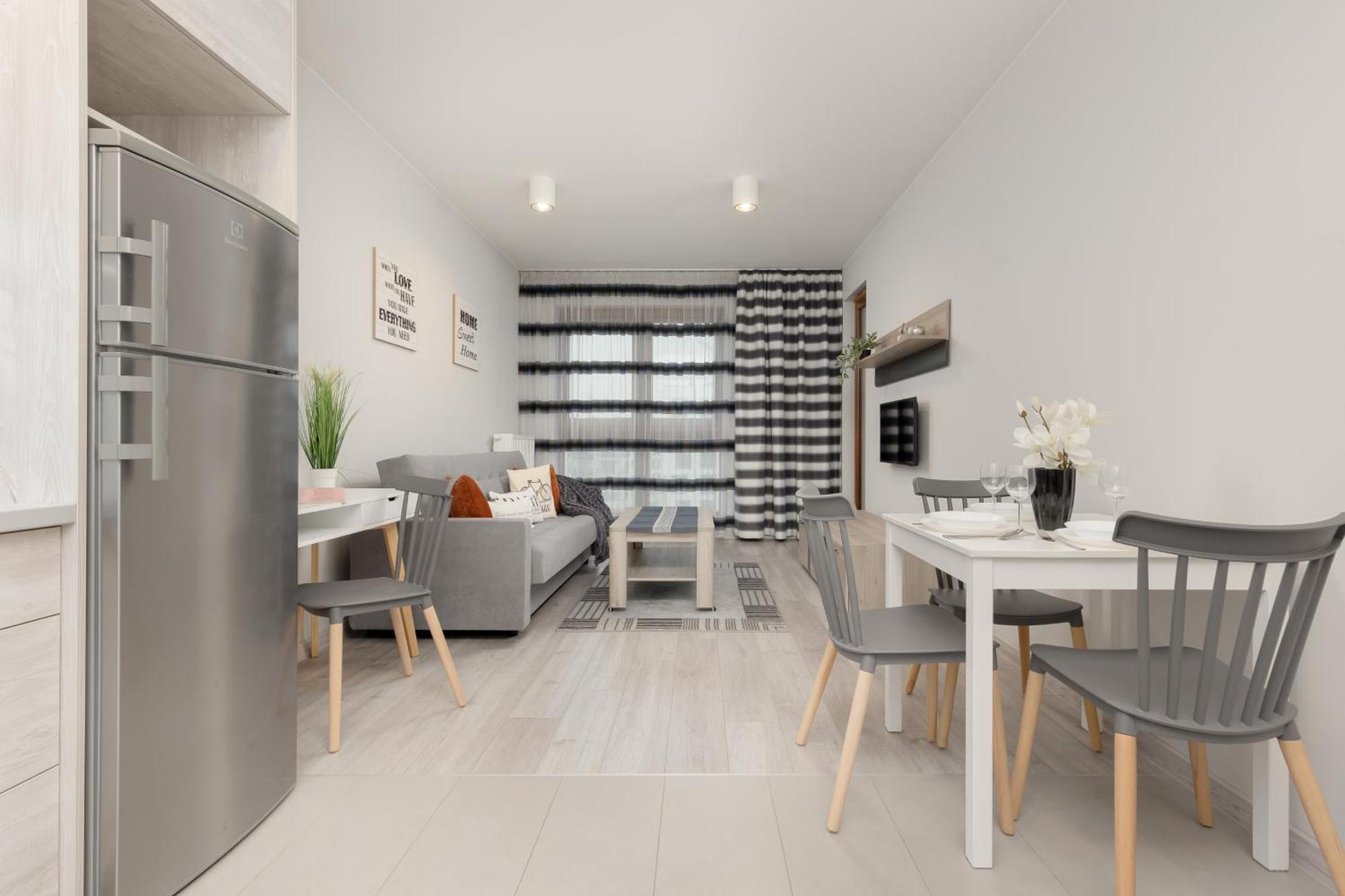 Lazurowa Street Parking & Balcony By Renters *