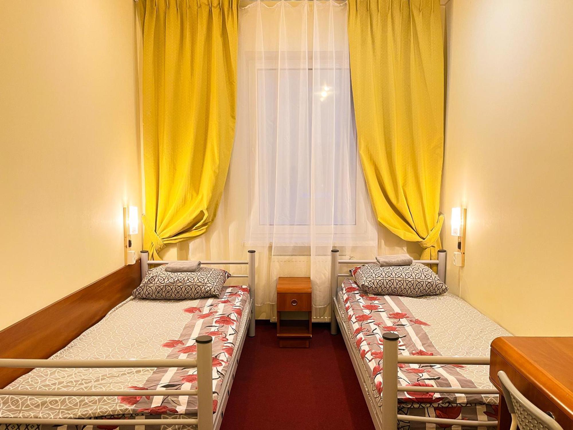 Fry House Hostel *