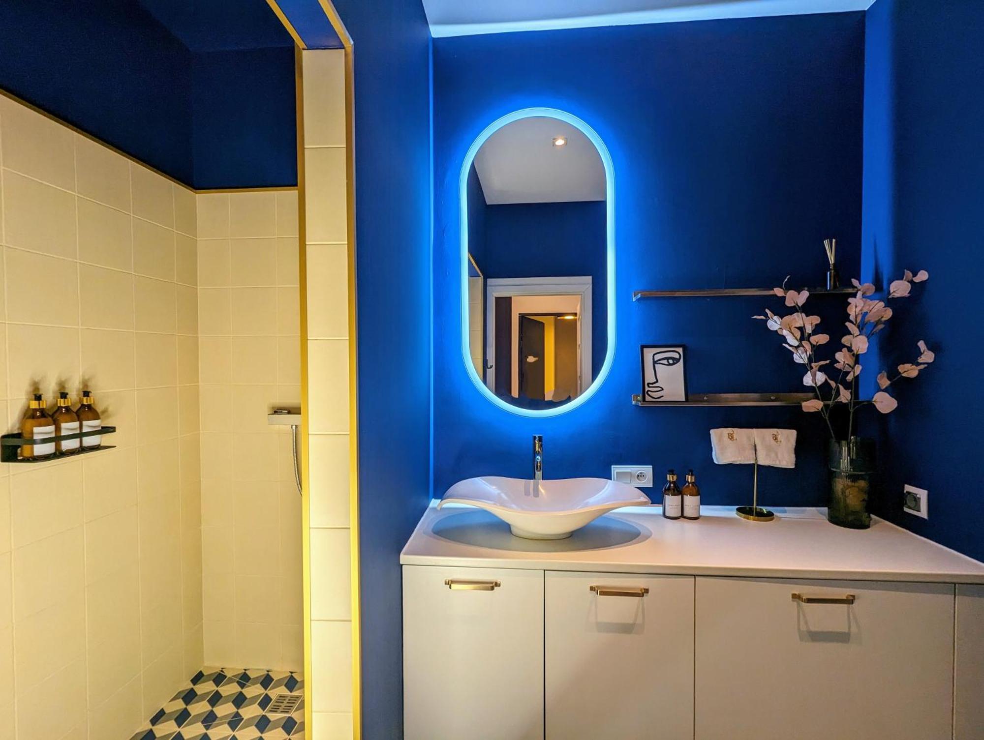 Bella Luna Luxury - Chic In Historic Square *
