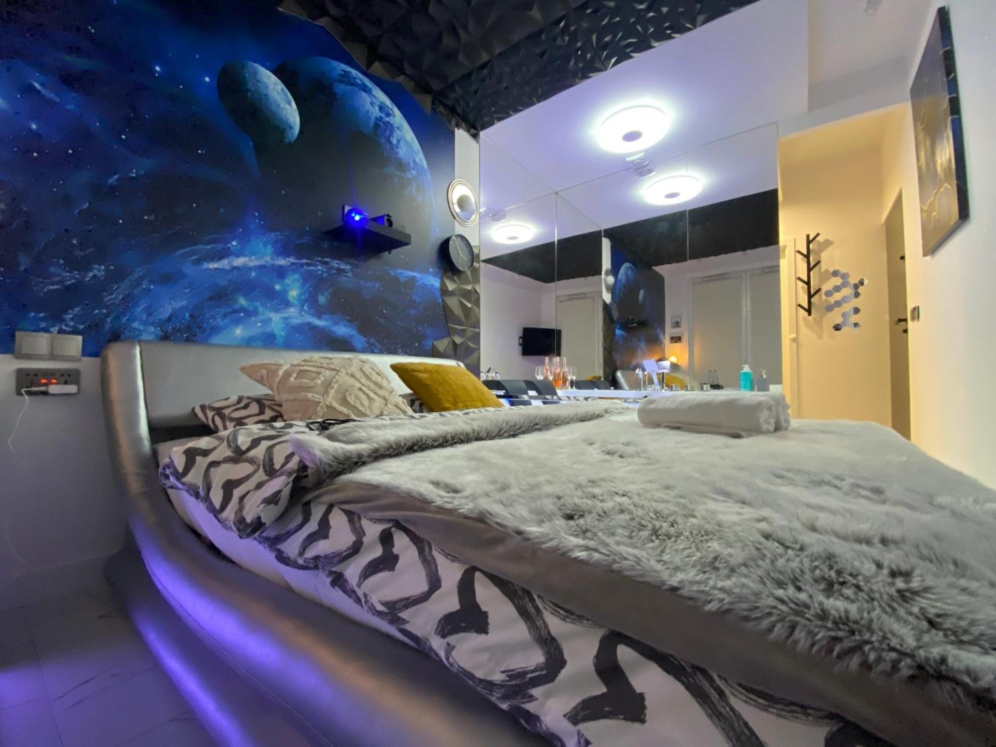 Apartment House: With Jacuzzi, Prosecco & Wellness Facilities *