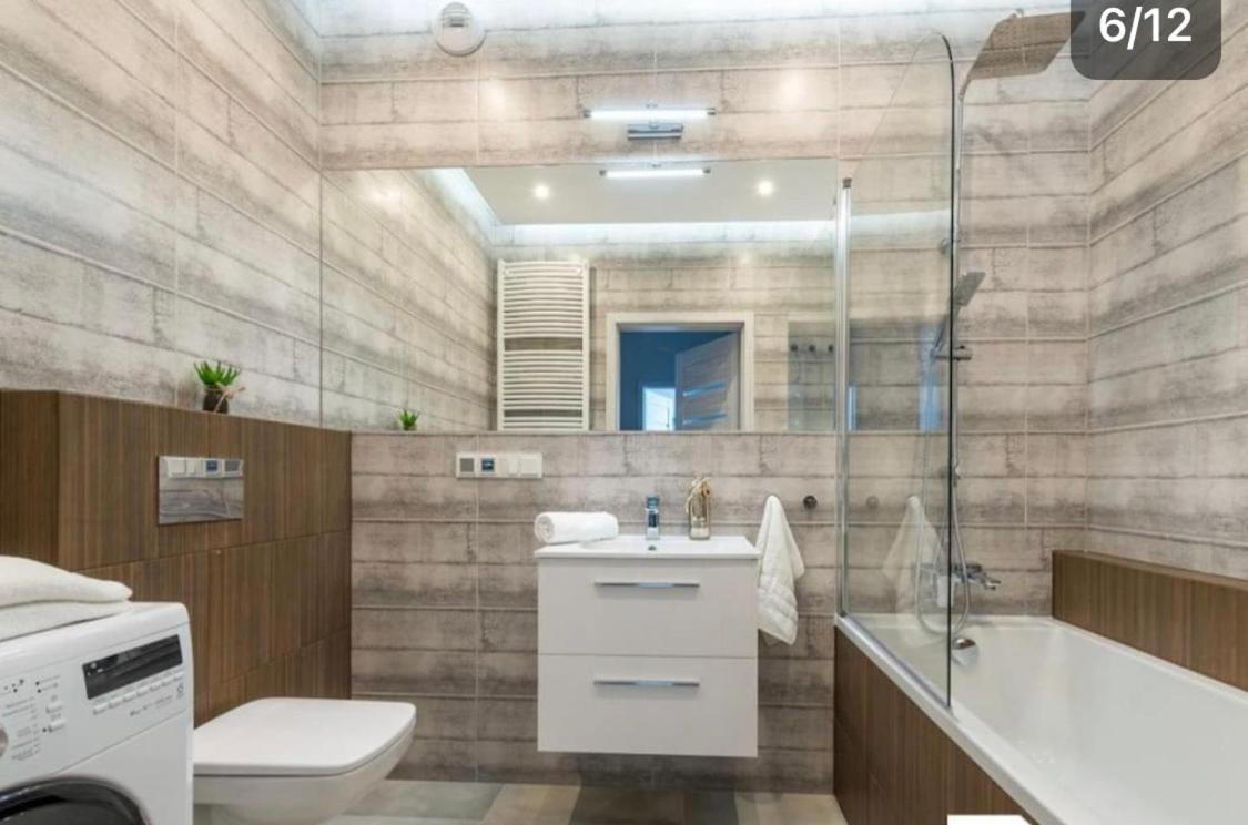 Cybernetyki Business Centre, Chopin Airport, Parking * Warszawa