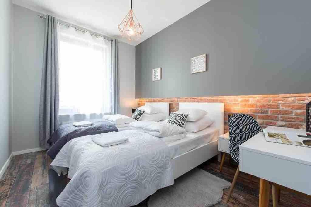 Cybernetyki Business Centre, Chopin Airport, Parking Apartament Warszawa
