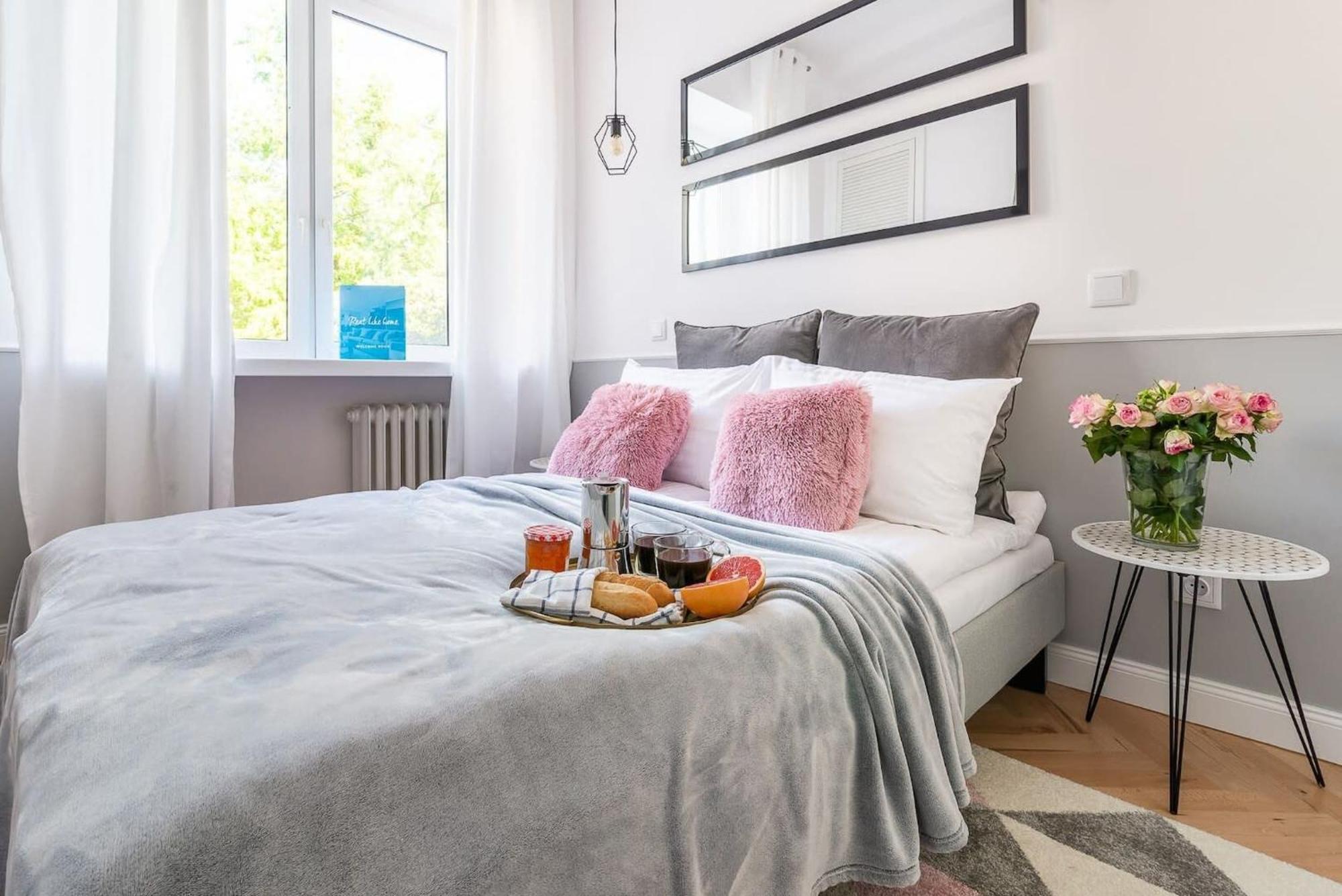 Marszalkowska Elegant With A Balcony Center By Rent Like