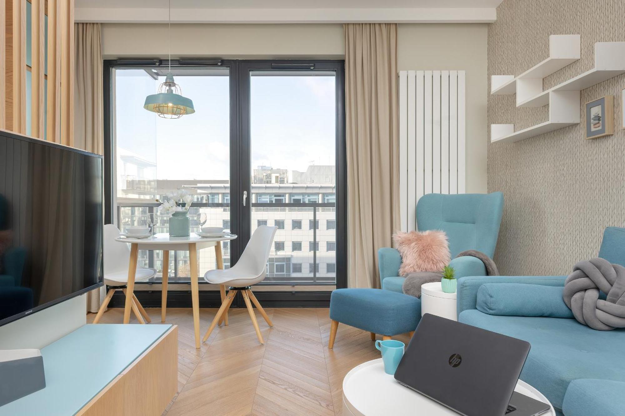 Bright Blue With Balcony, Parking And Air Conditioning In By Renters *