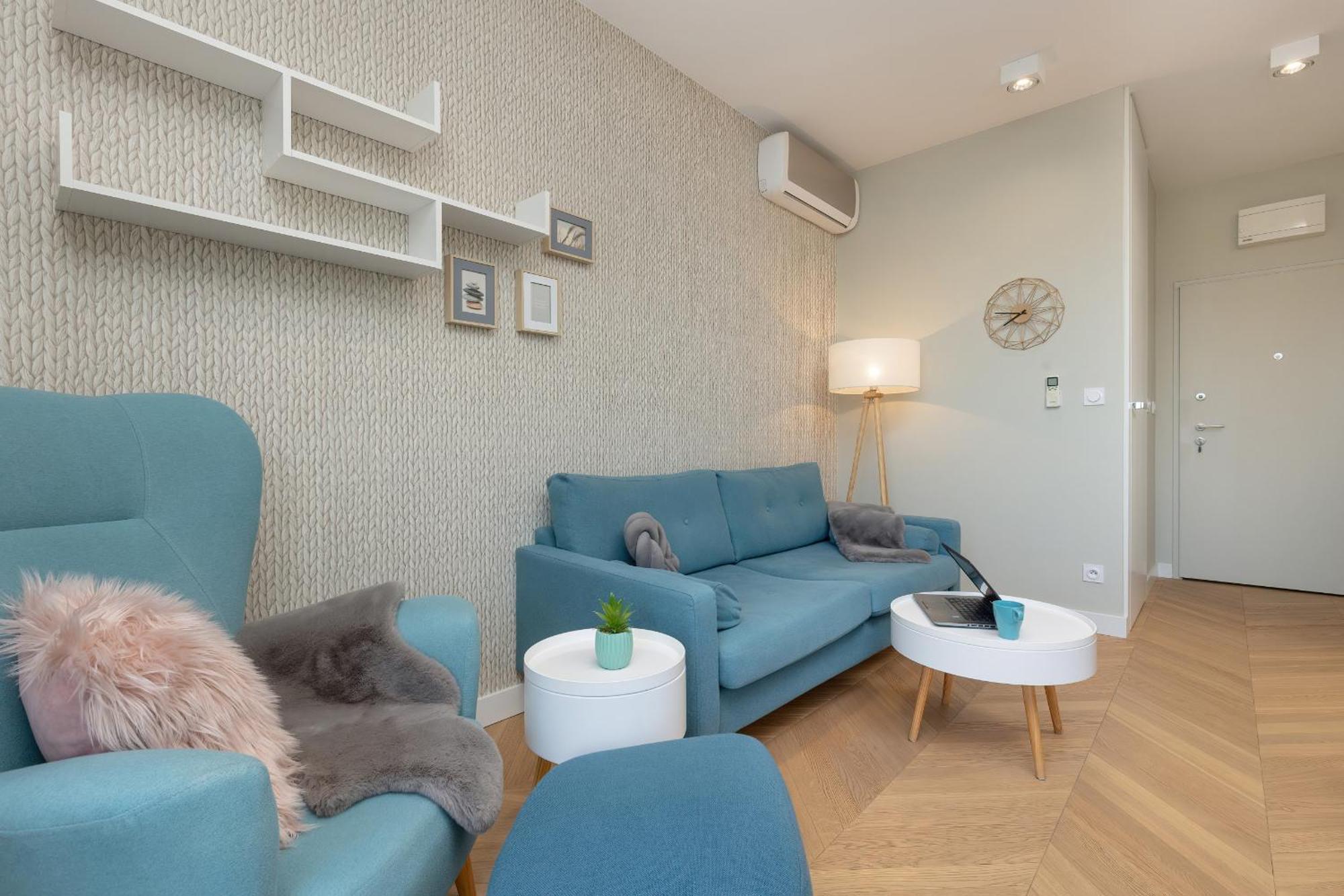 Căn hộ Bright Blue With Balcony, Parking And Air Conditioning In By Renters *