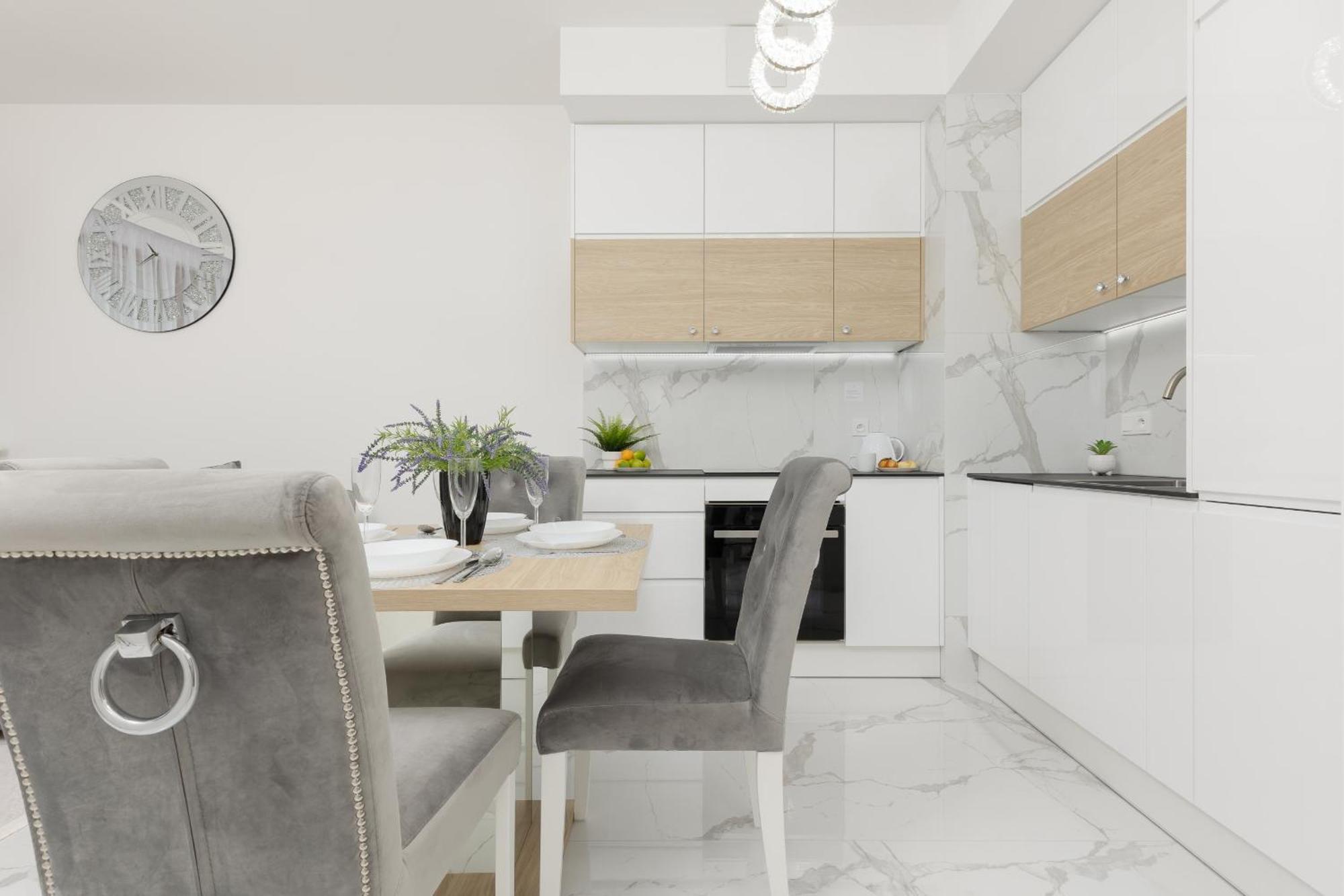 Apartment Wilanow Holzera Elegant With Sauna, Gym & Parking By Renters