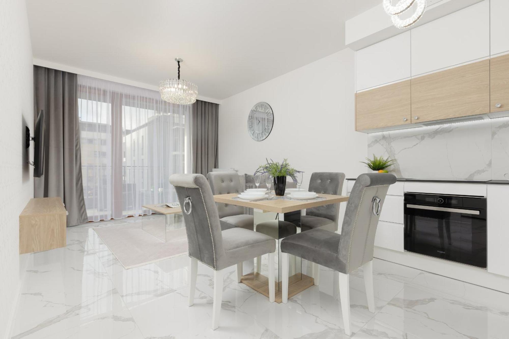 Wilanow Holzera Elegant With Sauna, Gym & Parking By Renters Apartment