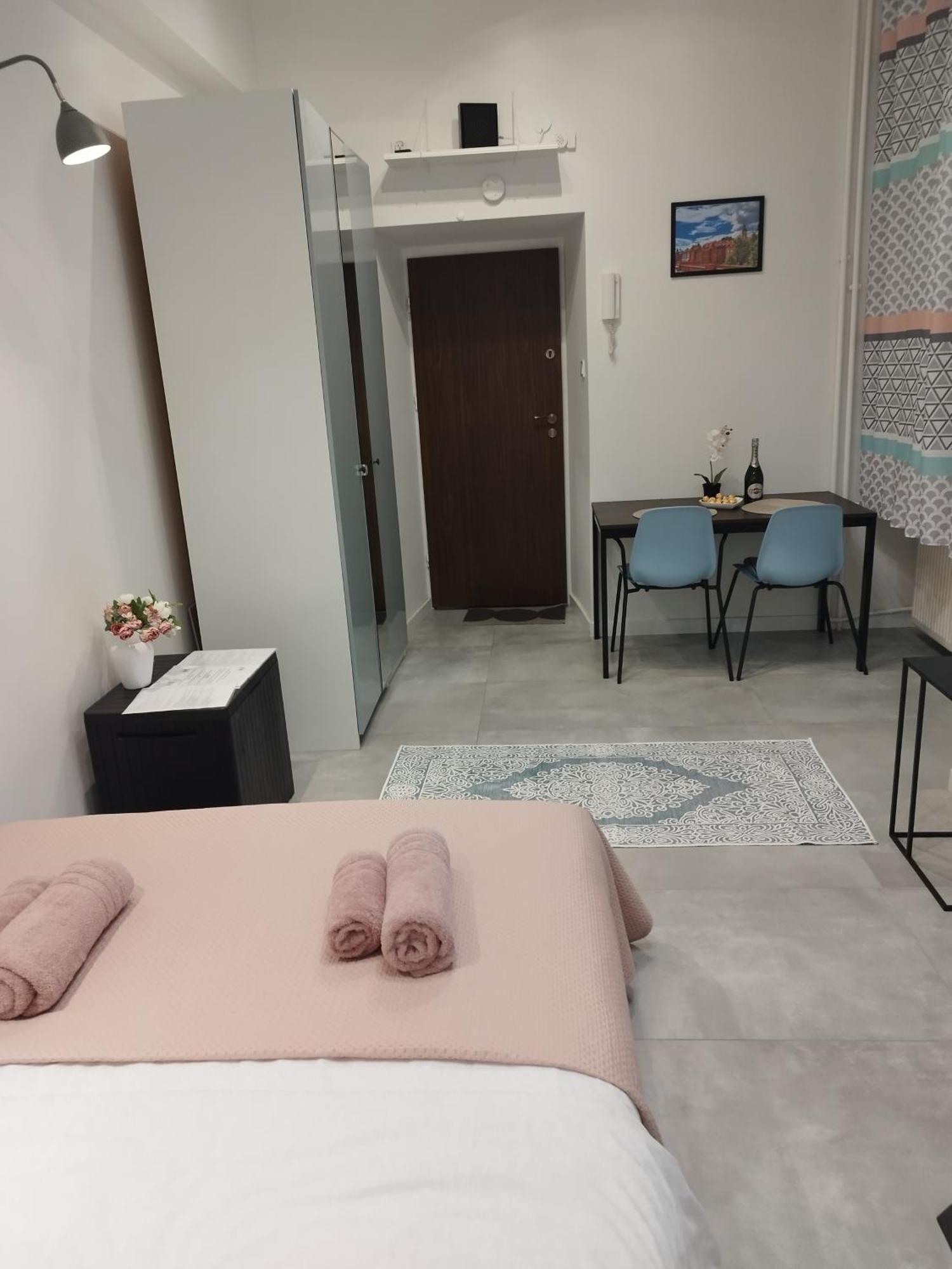 Center Emilii Plater Apartment