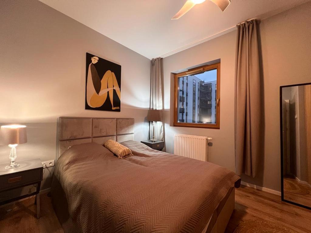 Aurora Prestige 2 *