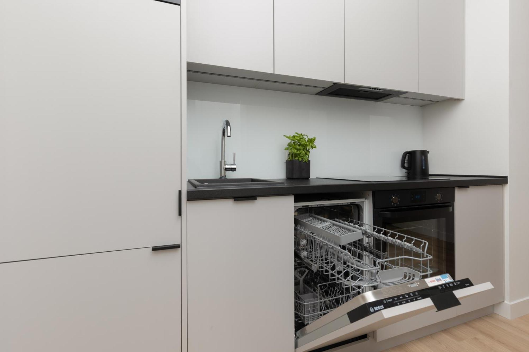 Panorama Spacious By Renters Prestige Apartment