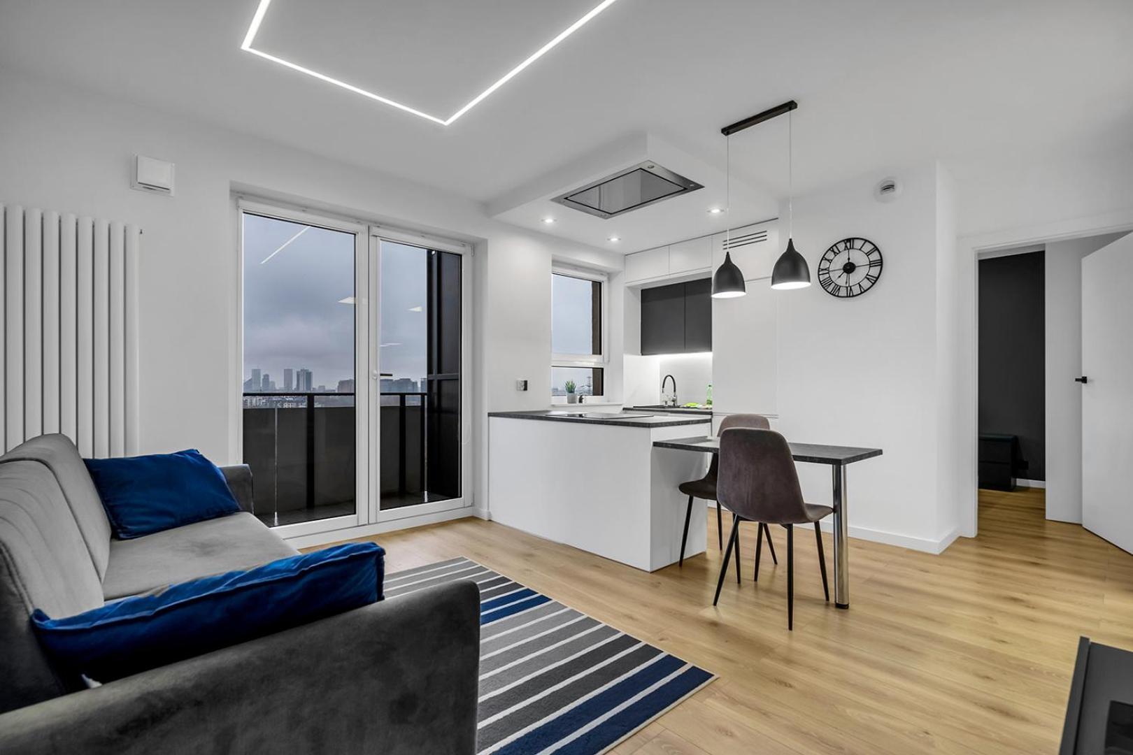 12th Floor Wola Modern Apartment Warschau